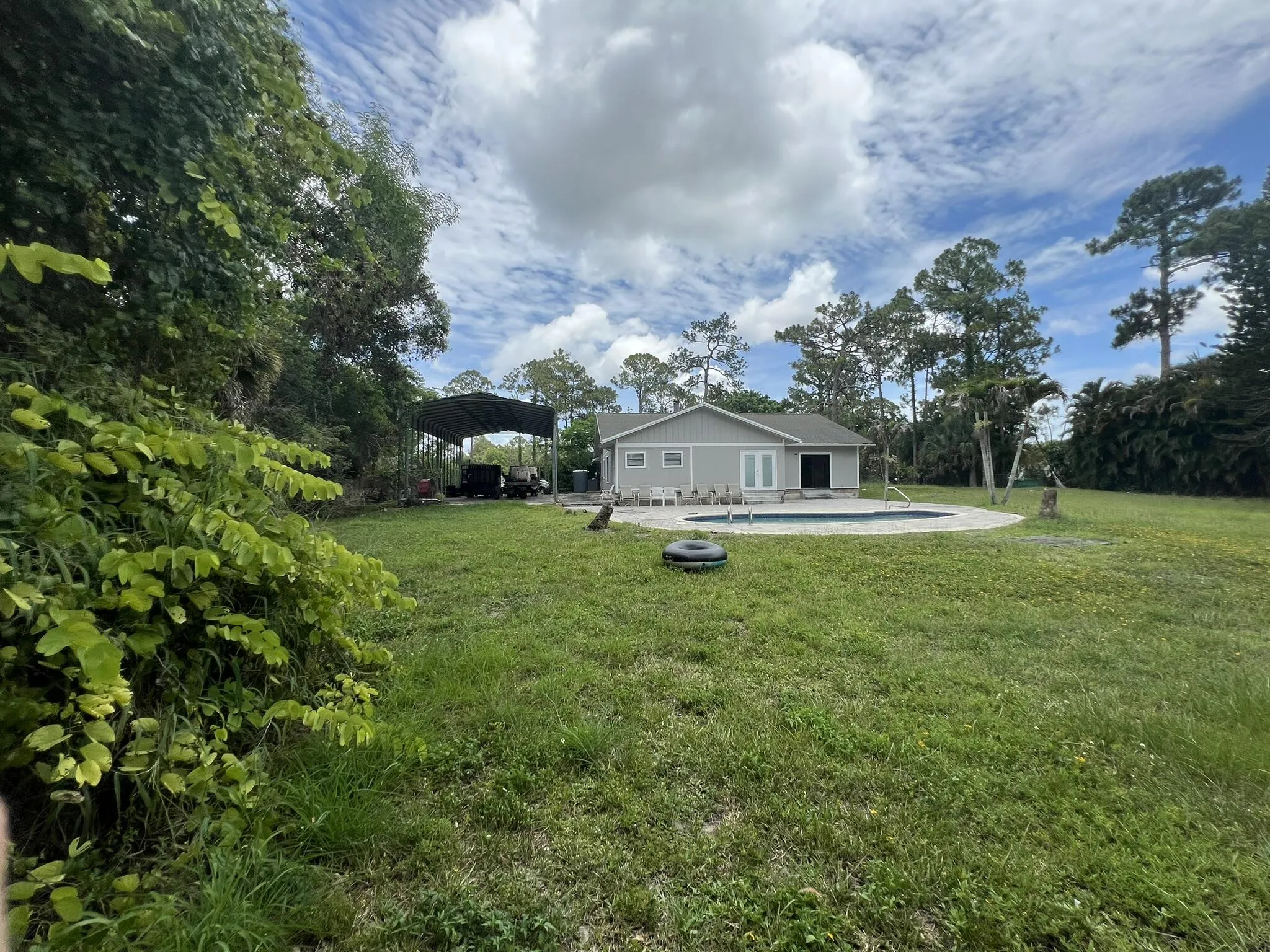 Large yd 1.25 Acres