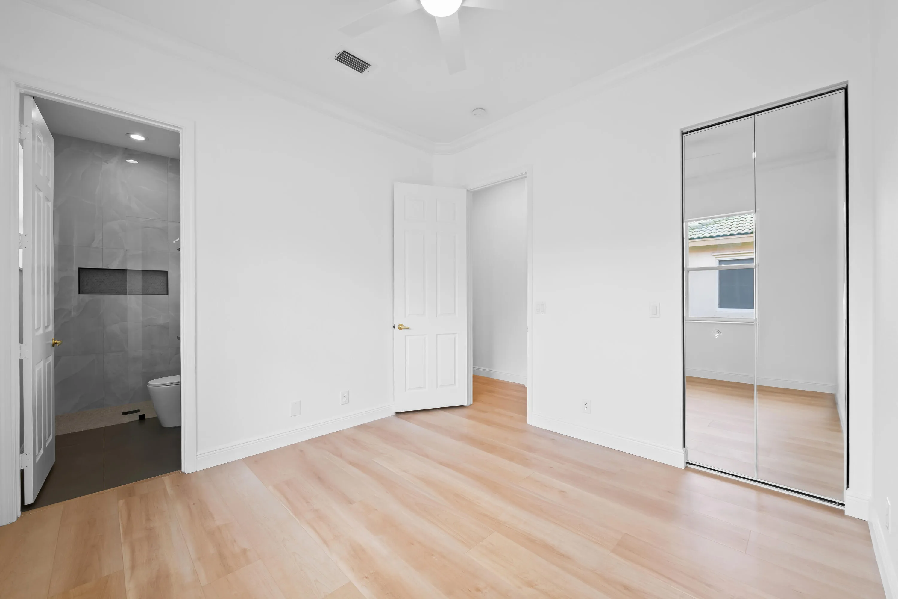 Second Bedroom (En Suite)
