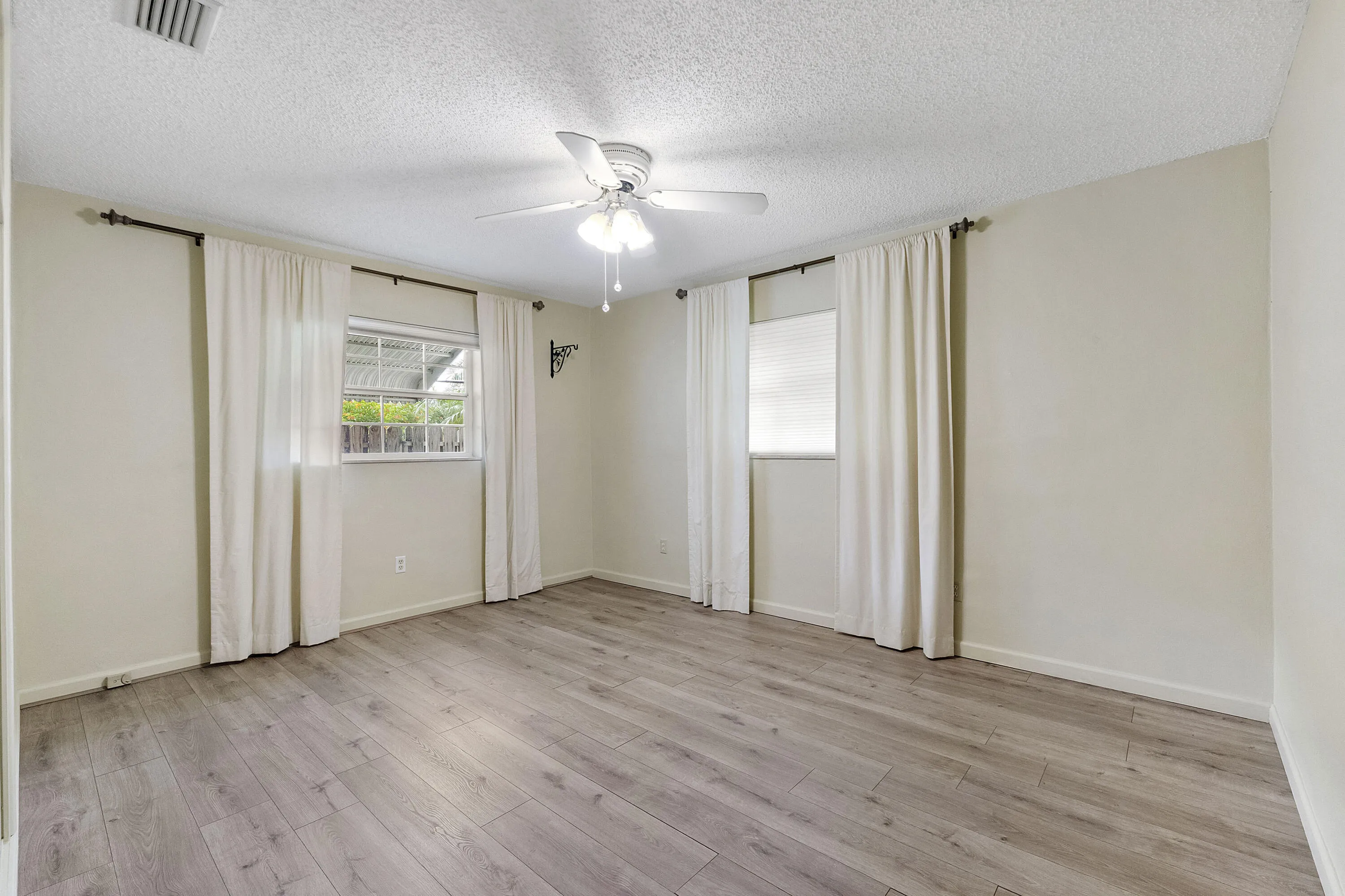 1101 Ne 35th St_016