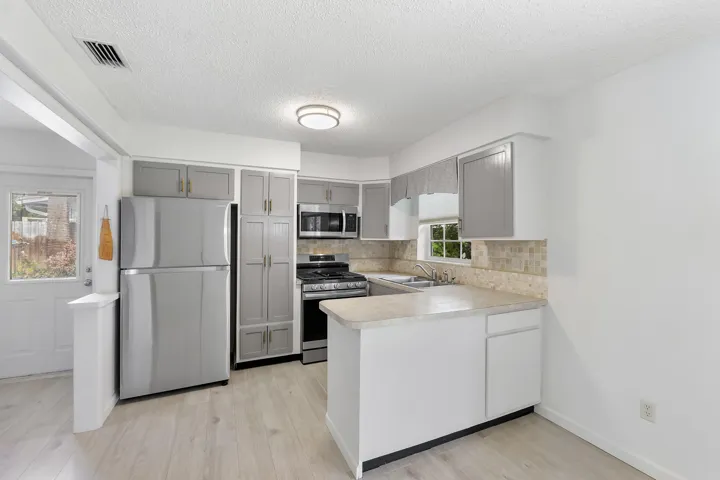 1101 Ne 35th St_030