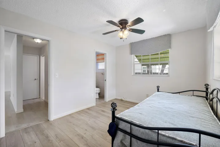 1101 Ne 35th St_019