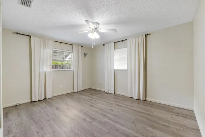 1101 Ne 35th St_016
