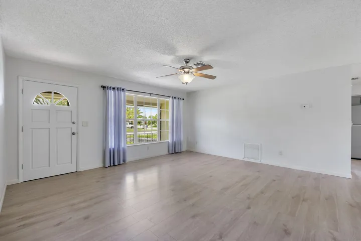 1101 Ne 35th St_038