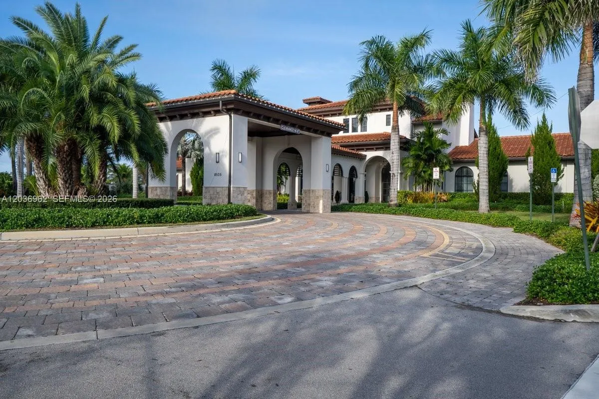 Club House Entry