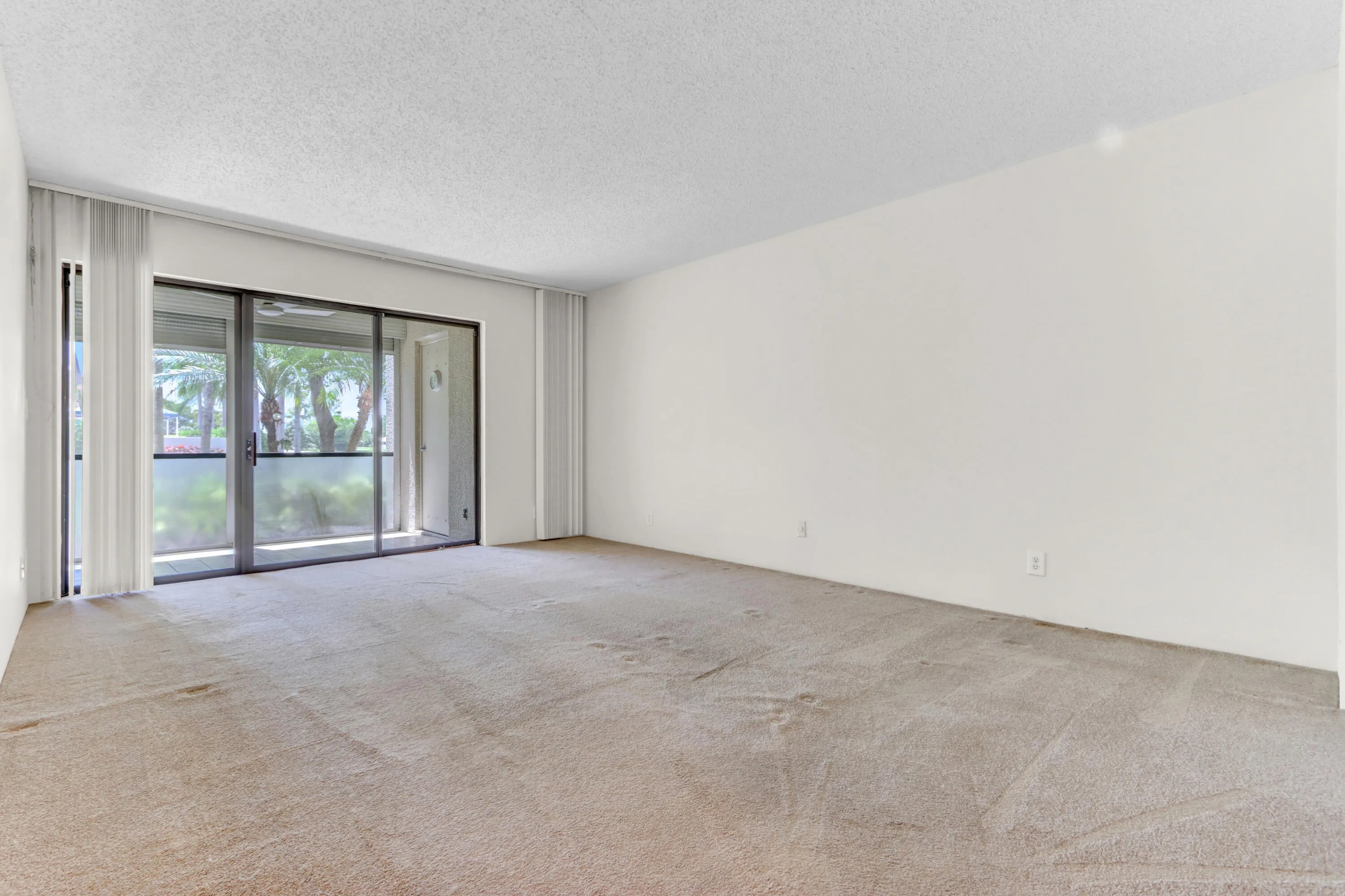 HUGE MASTER BEDROOM