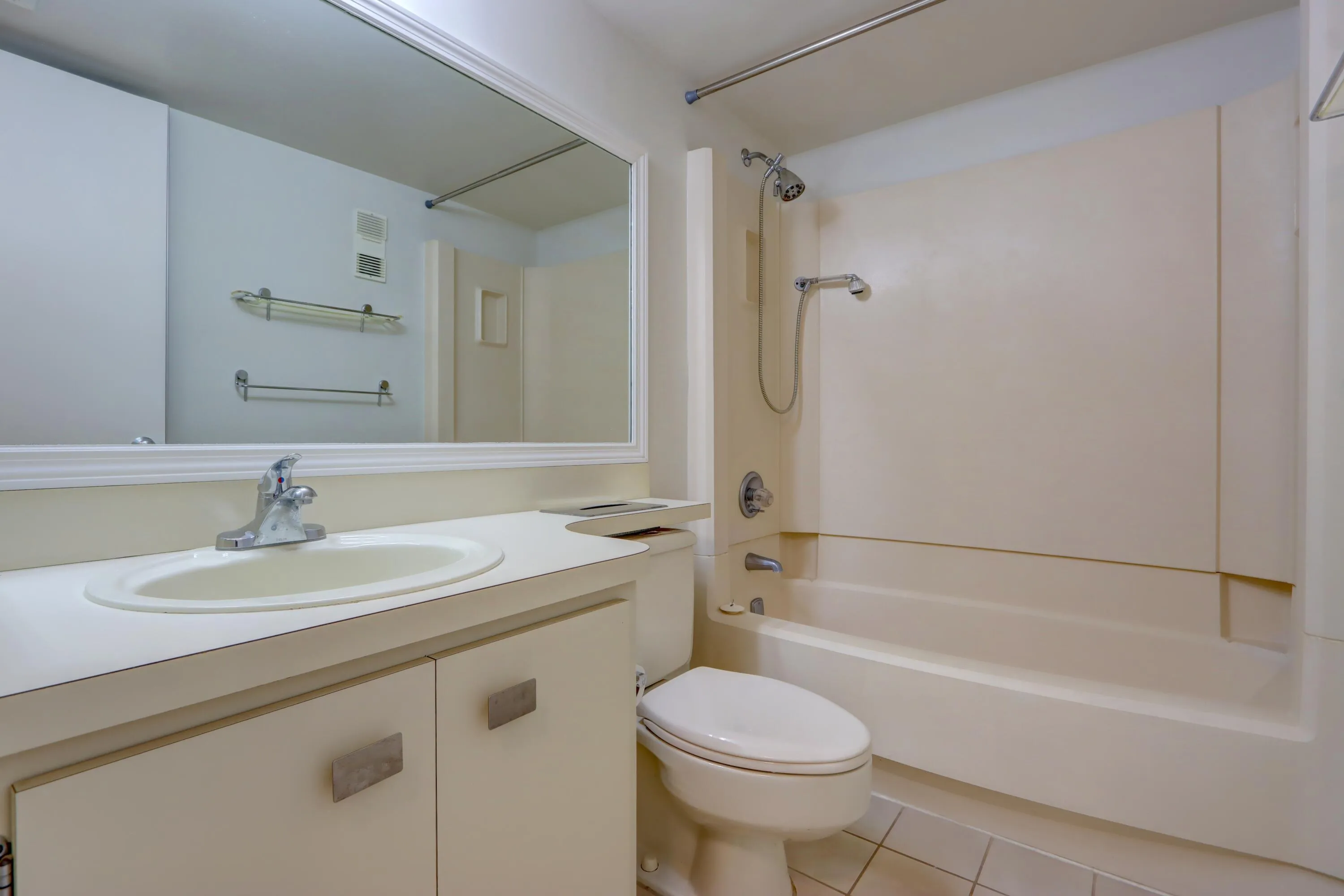 2ND BATHROOM