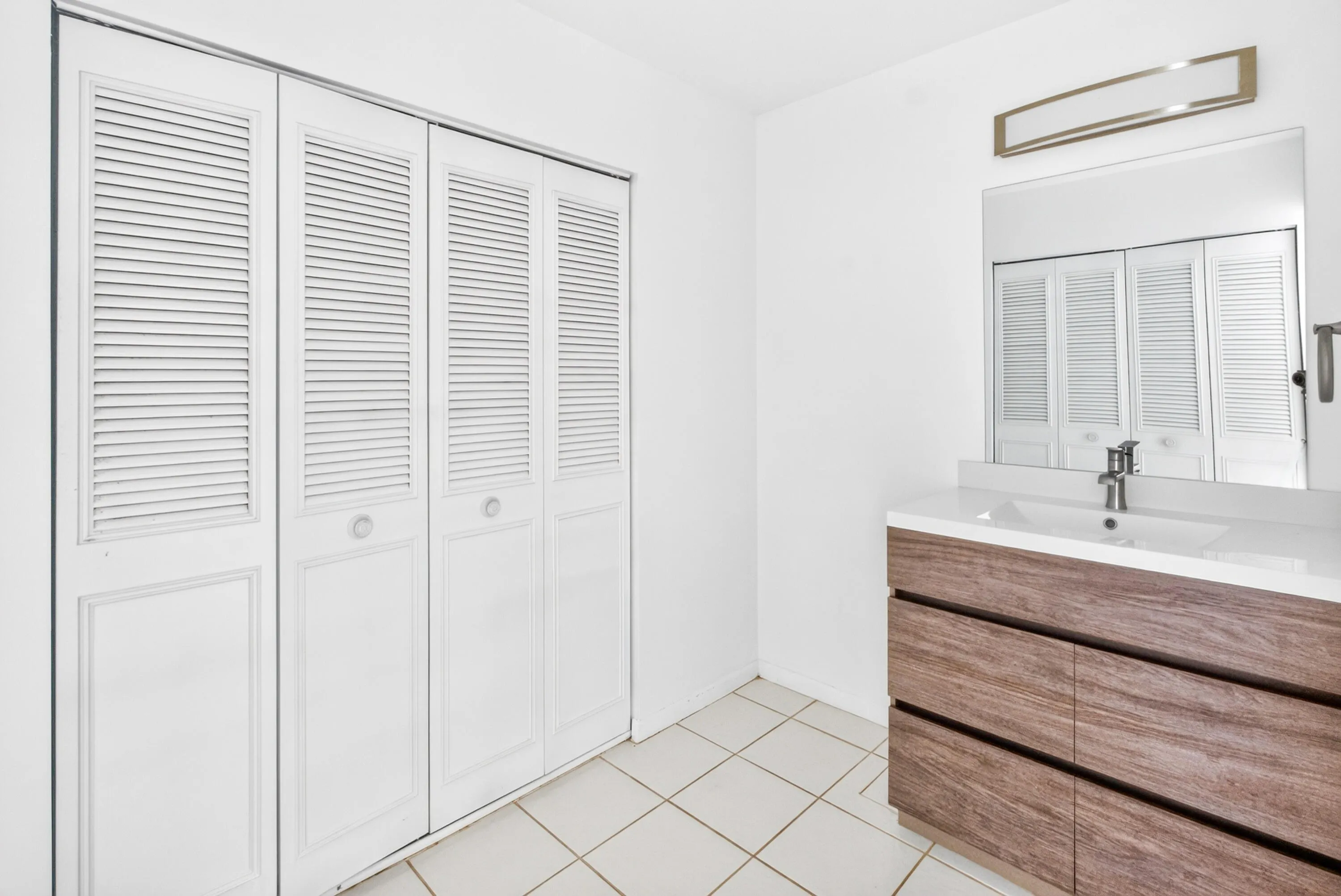 Master Bath Walking Closet