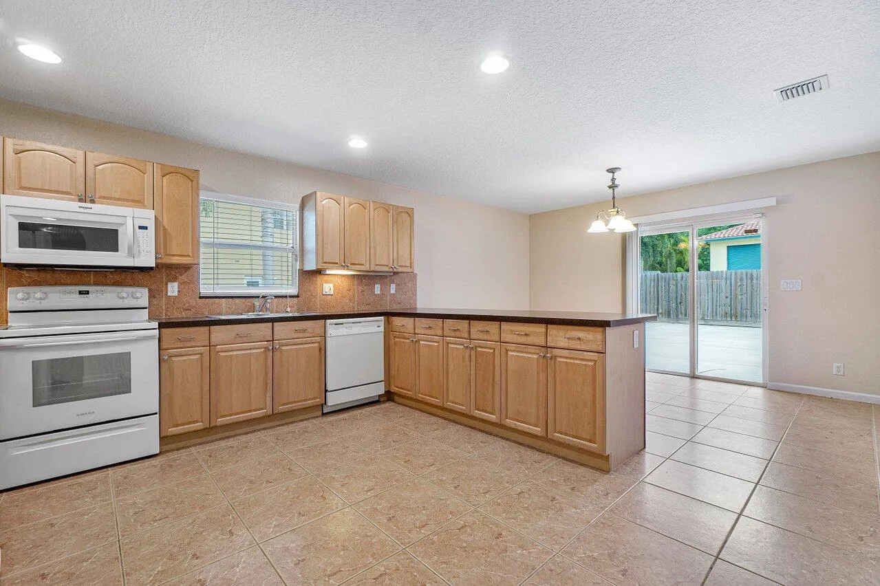 008-55921stRoad-LakeWorth-FL-33467-SMALL