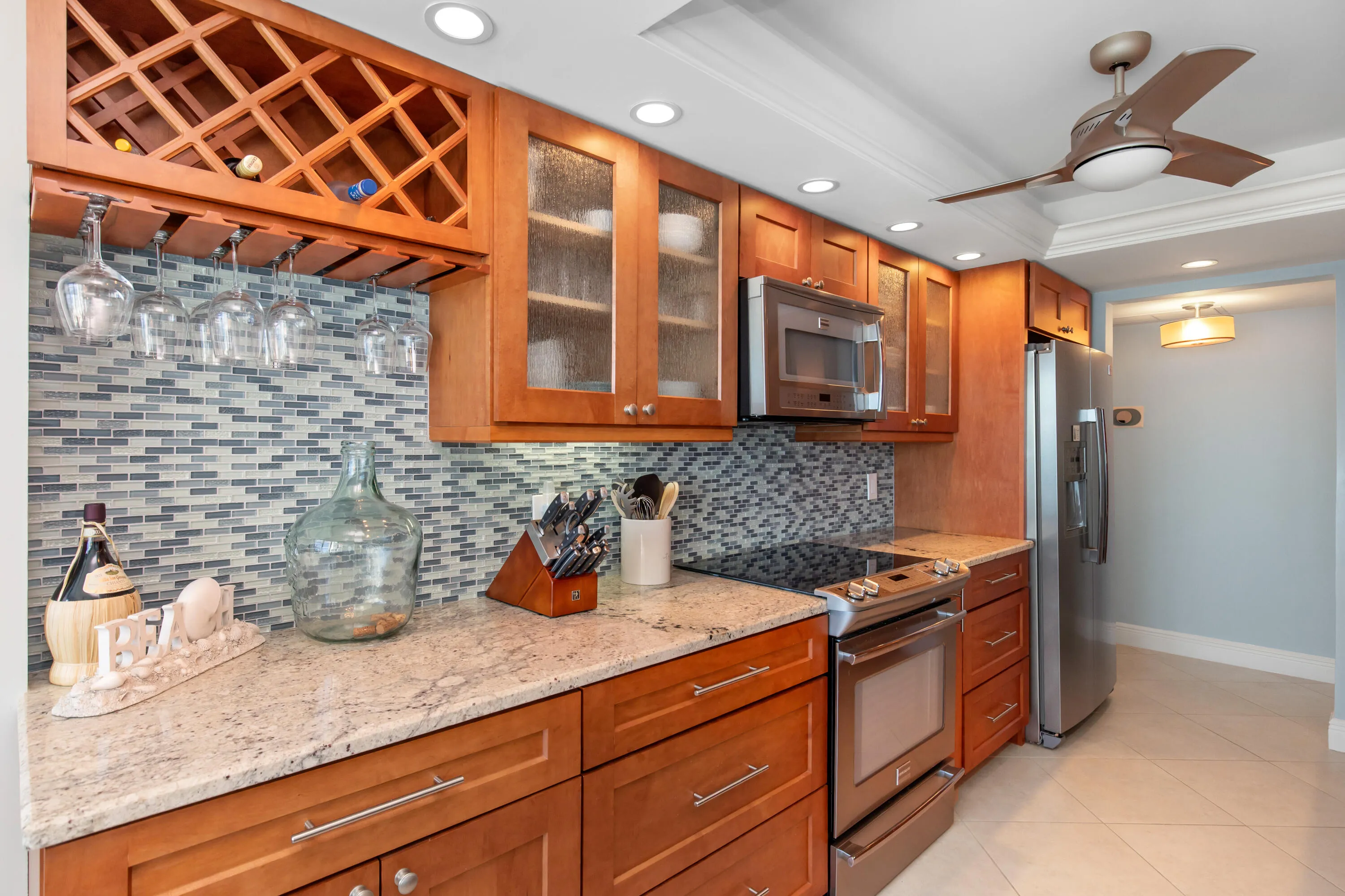 Perfect area for a coffee car or wine area!