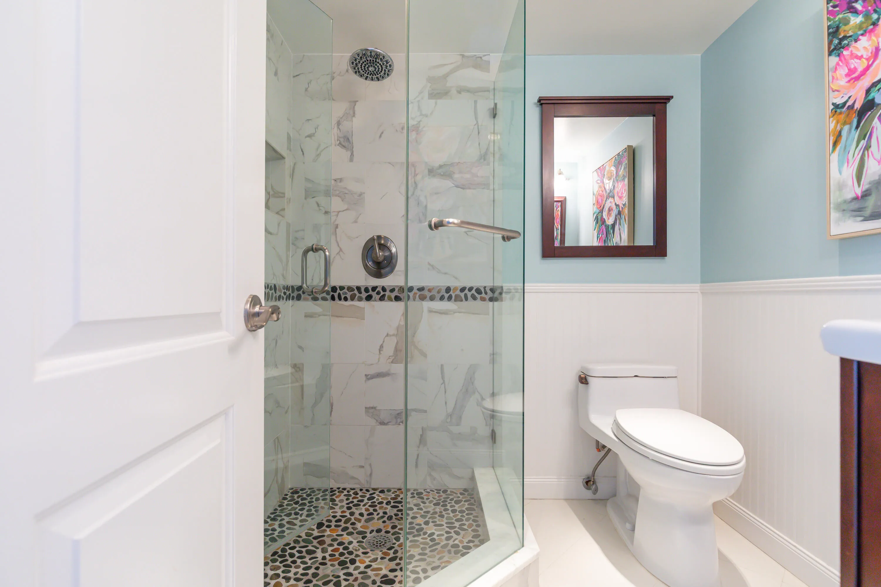 Full guest bathroom