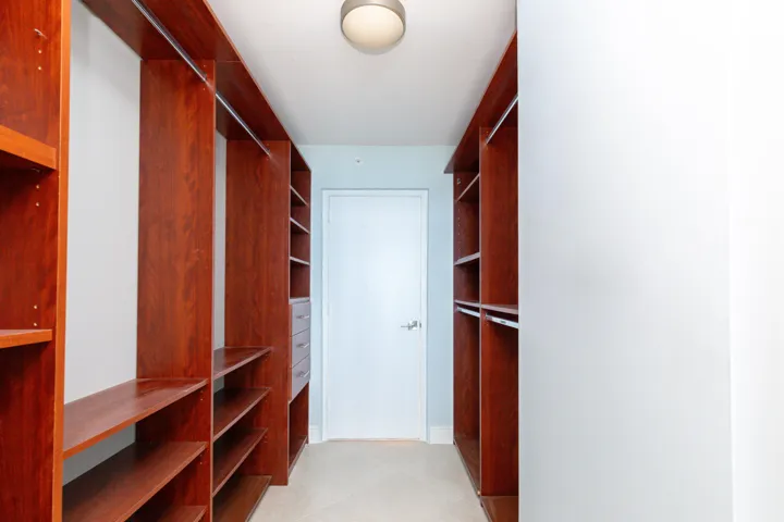 Primary Walk-in Clost