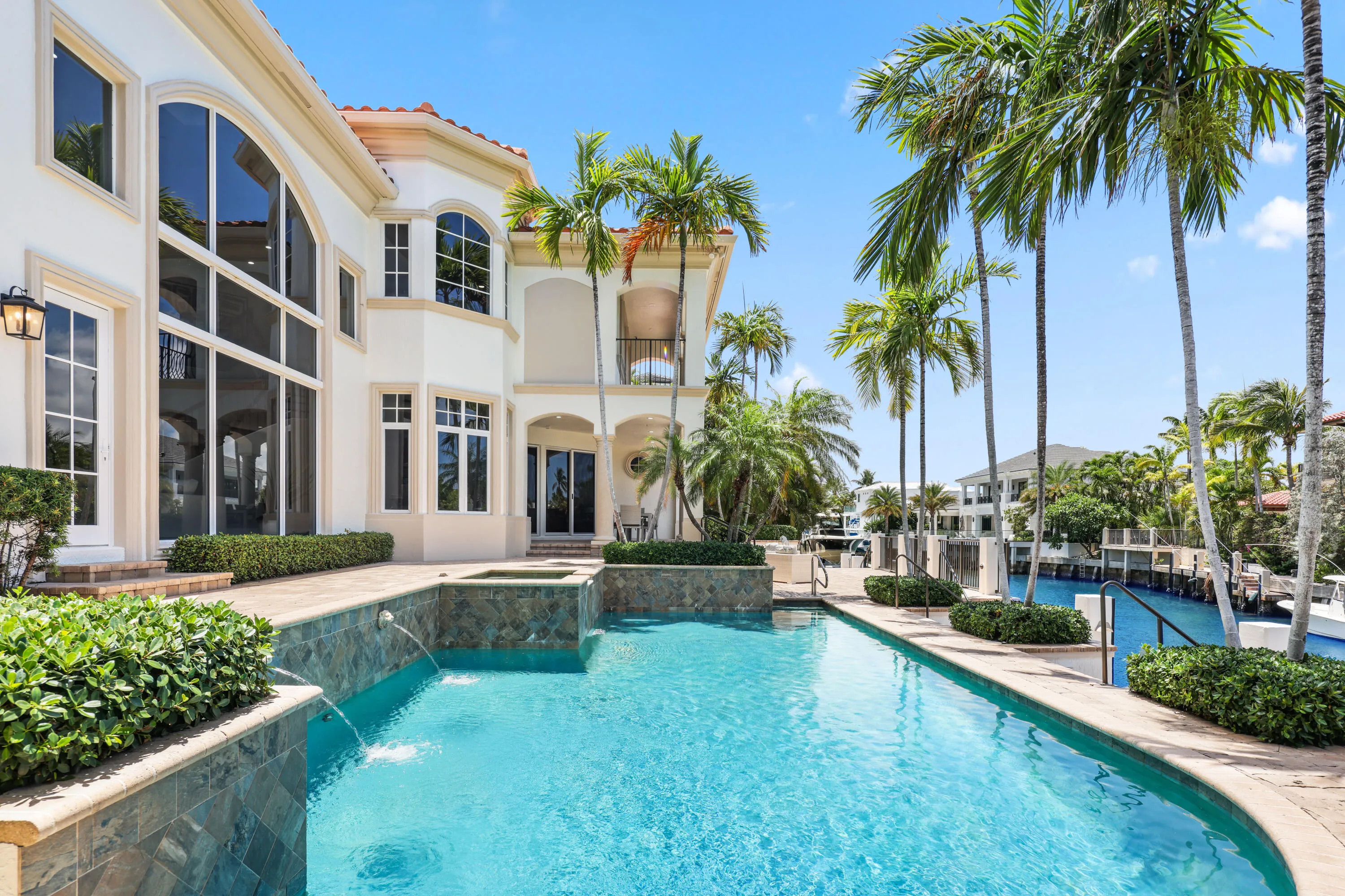 Pool/Water View