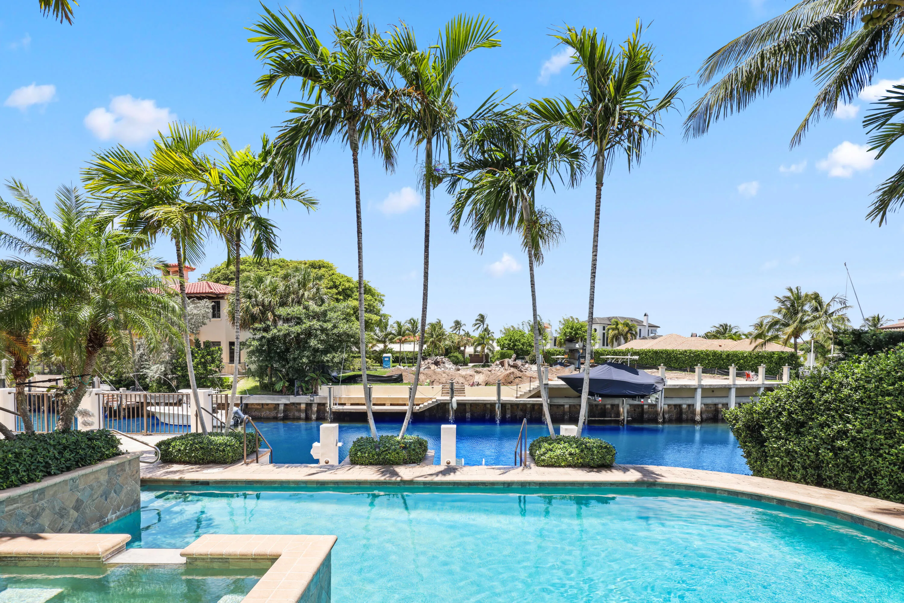 Pool/Water View