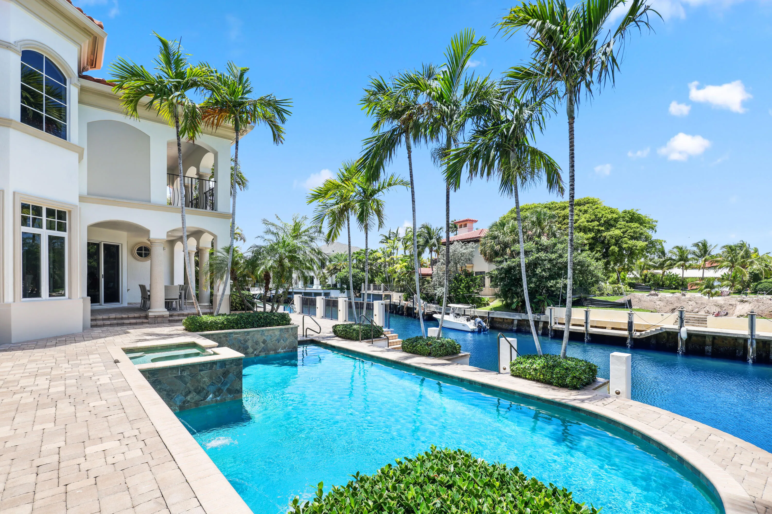 Pool/Water View
