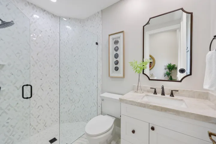 Guest Room 4 Bathroom