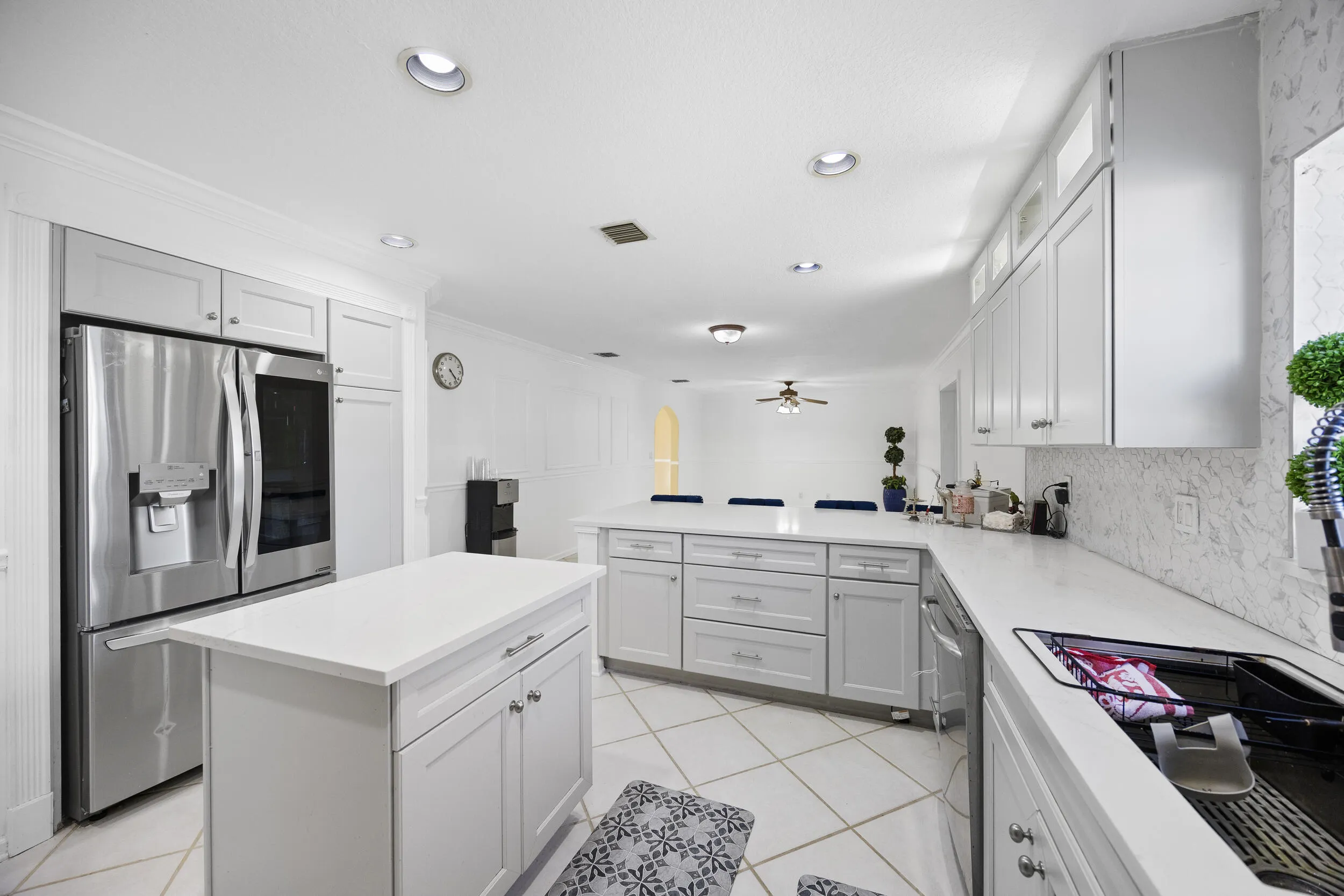 Brian WIlder 6934 Grapeview Blvd Loxahatchee Fl 33470 4 bed 3 bath plus guest house 2 bed 2 bath remodeled kitchen with quartz counter tops