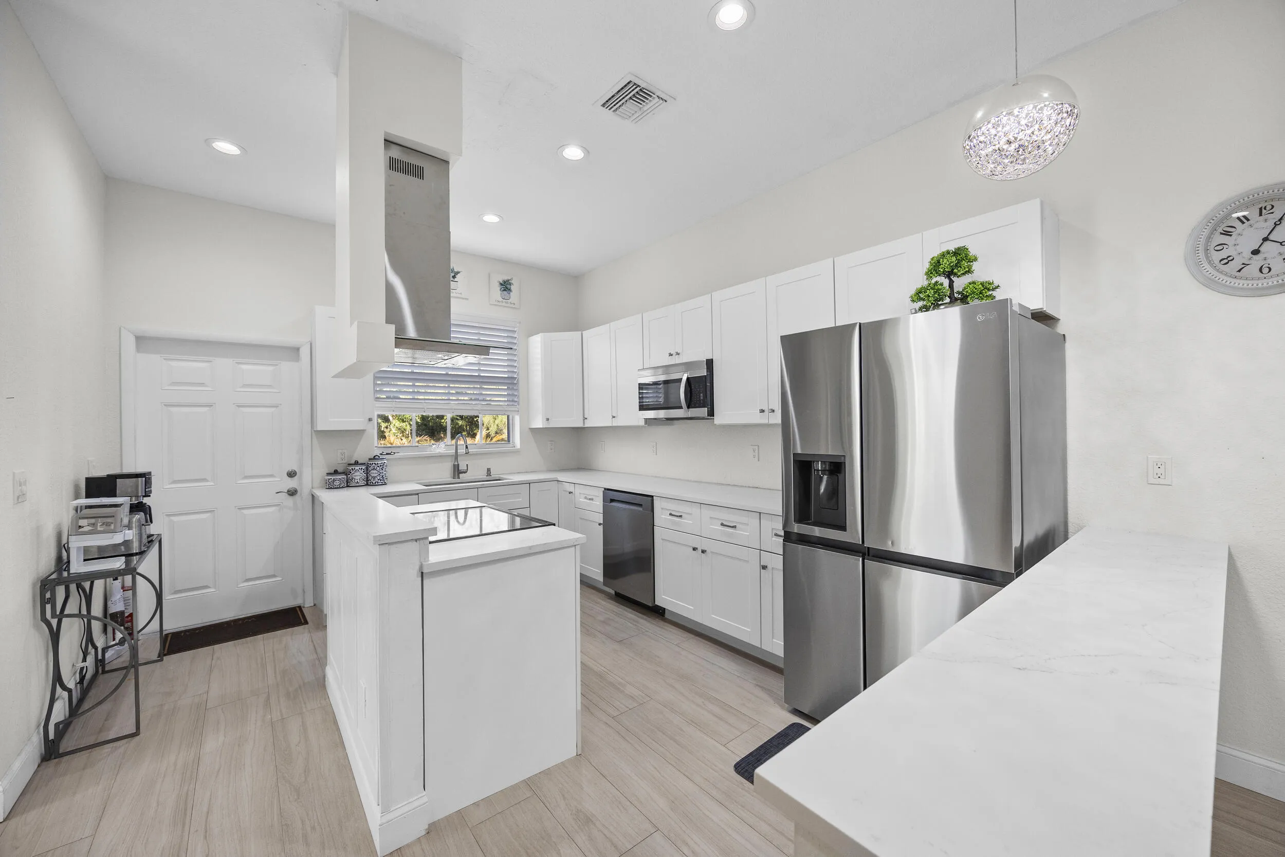 Brian WIlder 6934 Grapeview Blvd Loxahatchee Fl 33470 4 bed 3 bath plus guest house 2 bed 2 bath guest house kitchen quartz counter tops