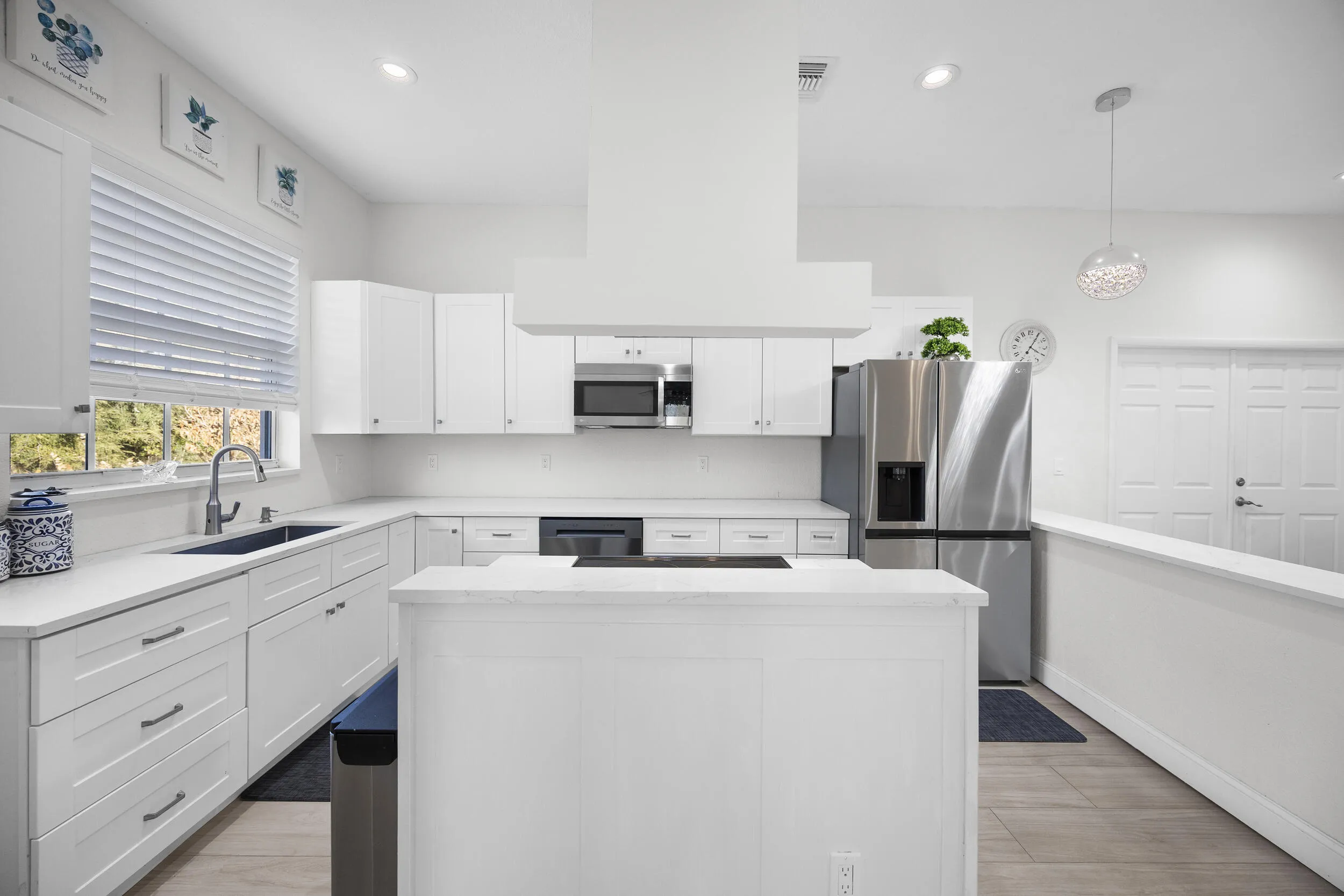 Brian WIlder 6934 Grapeview Blvd Loxahatchee Fl 33470 4 bed 3 bath plus guest house 2 bed 2 bath guest house kitchen shaker style cabinets