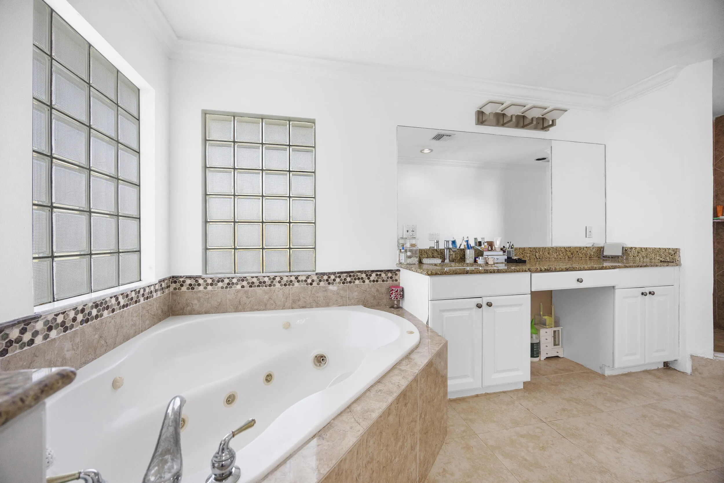 Brian WIlder 6934 Grapeview Blvd Loxahatchee Fl 33470 4 bed 3 bath plus guest house 2 bed 2 bath master bath jet tub her sink