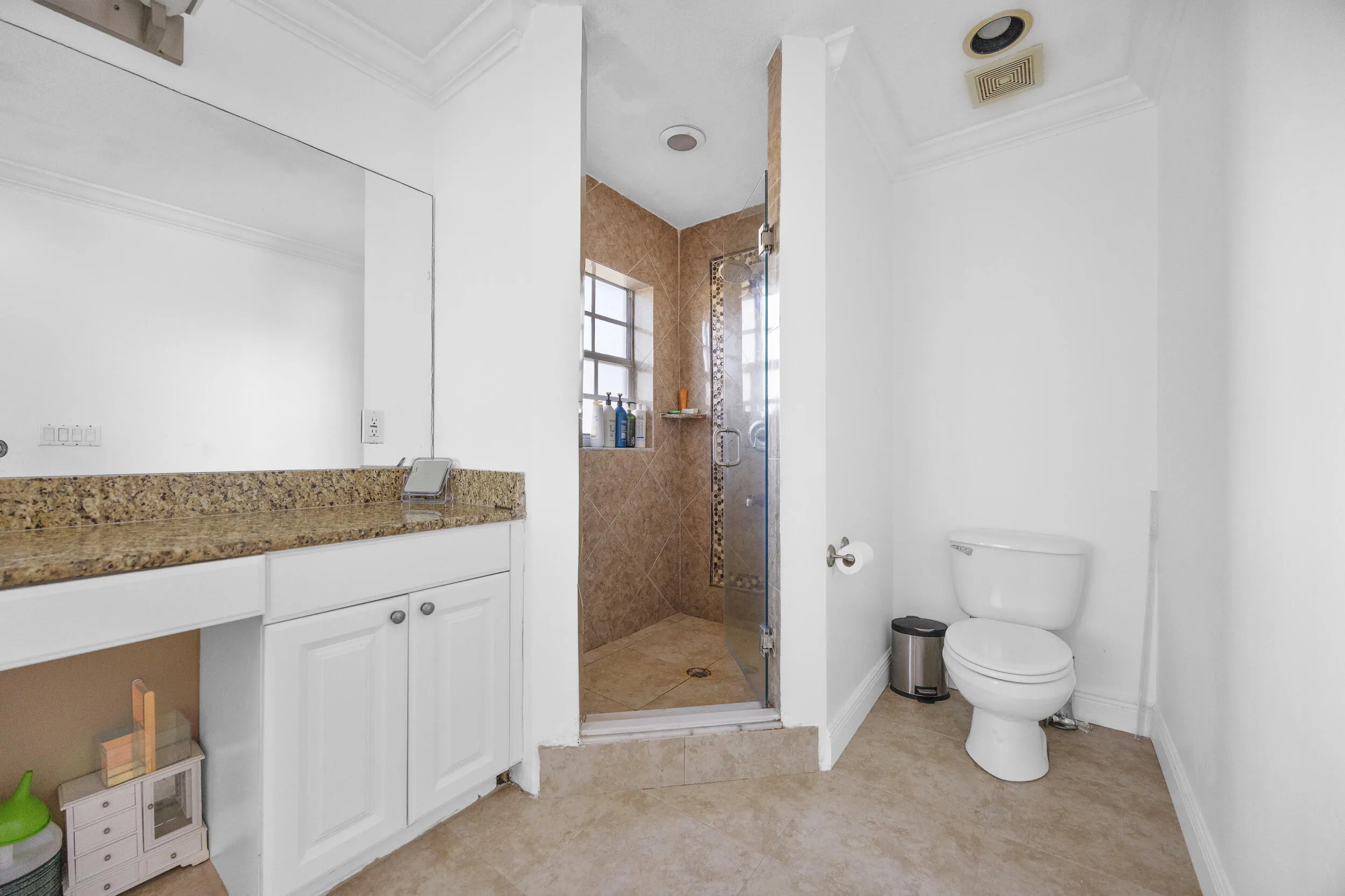 Brian WIlder 6934 Grapeview Blvd Loxahatchee Fl 33470 4 bed 3 bath plus guest house 2 bed 2 bath guest house bathroom 2