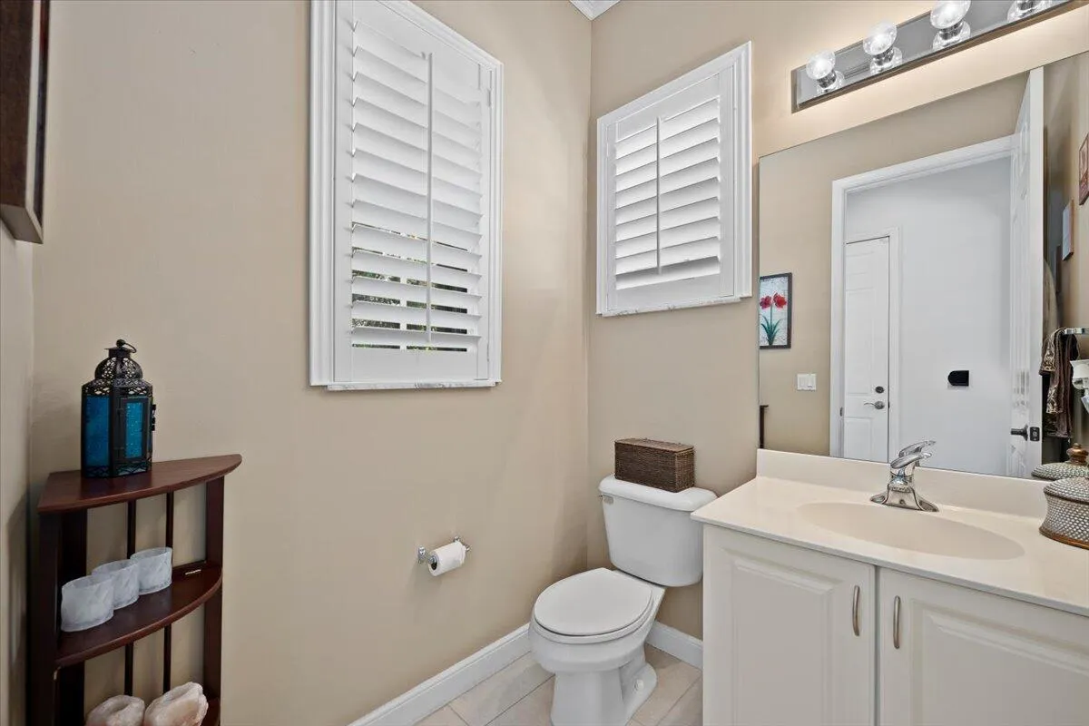 1/2 Bath / Powder Room