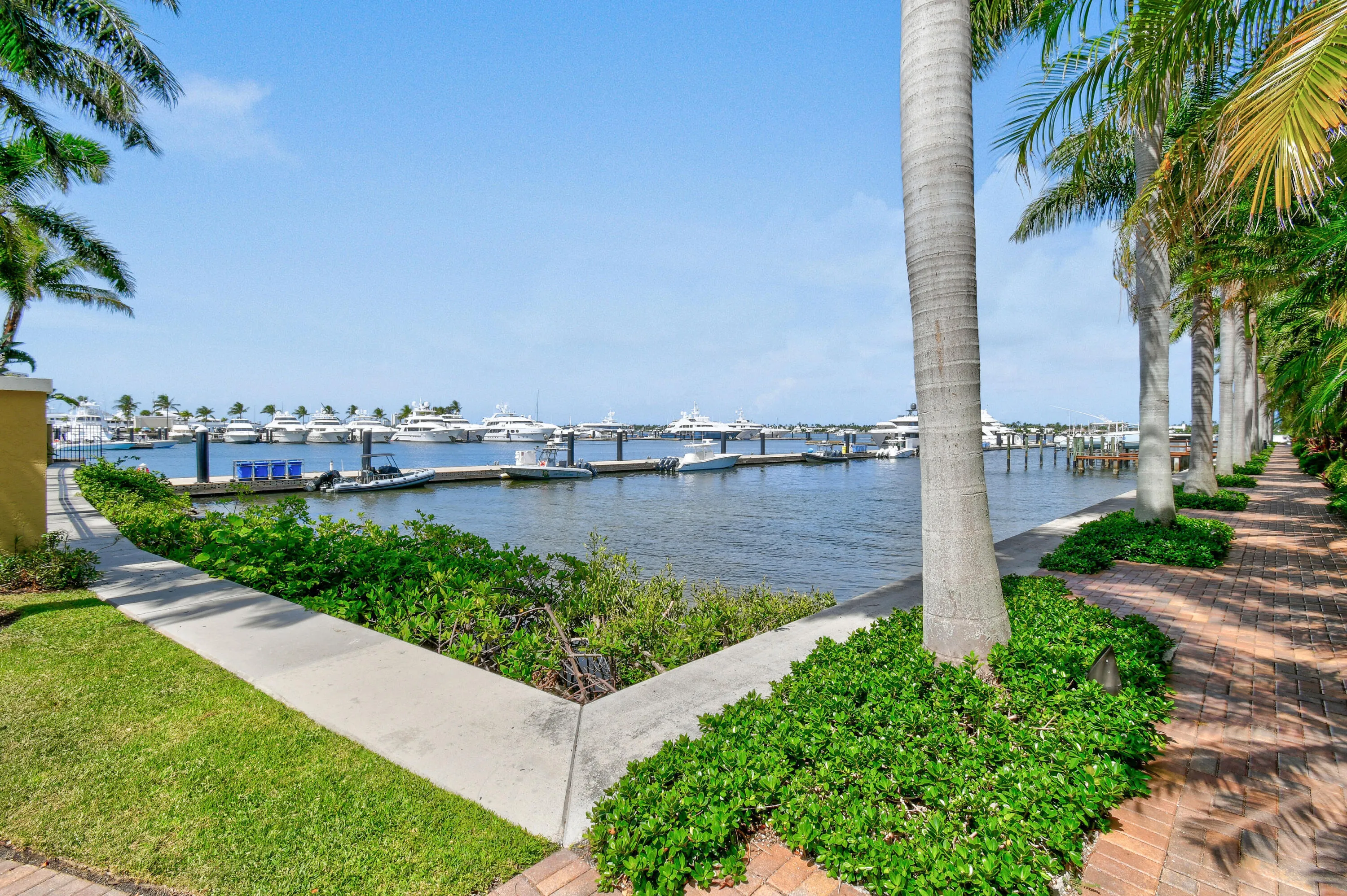 3940NFlaglerDr#204(45)