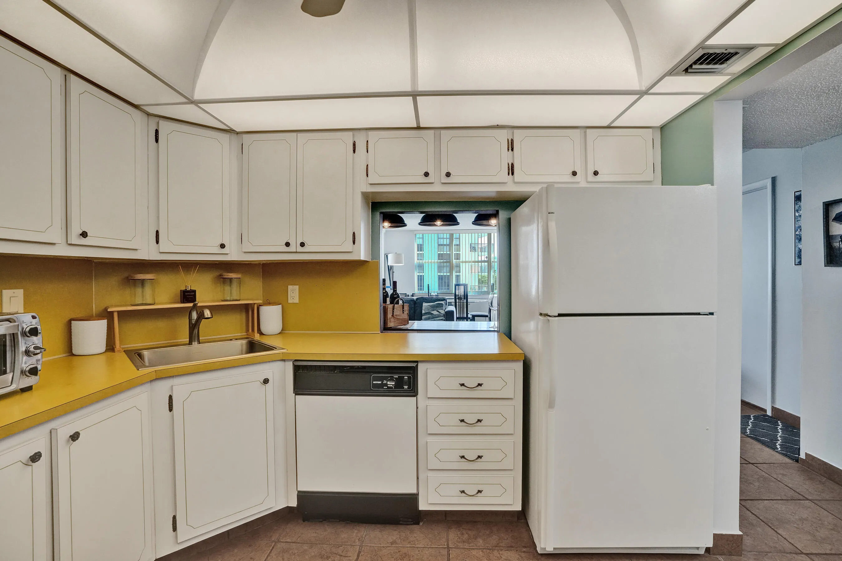 Kitchen pass thru
