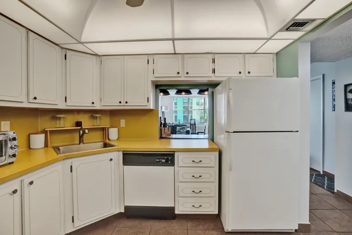 Kitchen pass thru