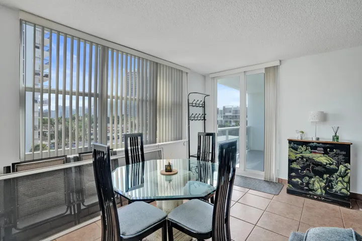 Dining Area - closeup