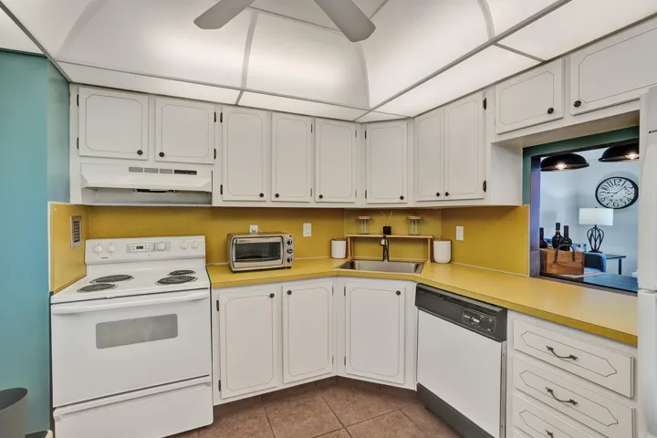 Another view of kitchen