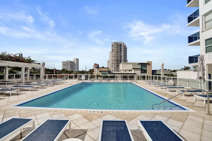 Fabulous Pool Deck with deck furnit;ure for everyone.