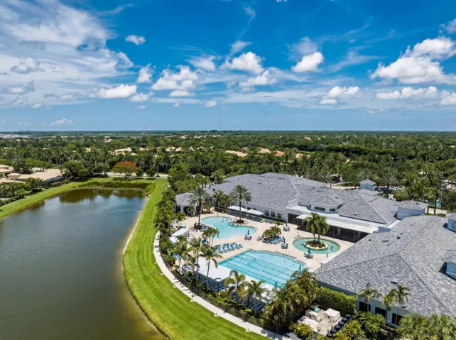 CLUB HOUSE POOL