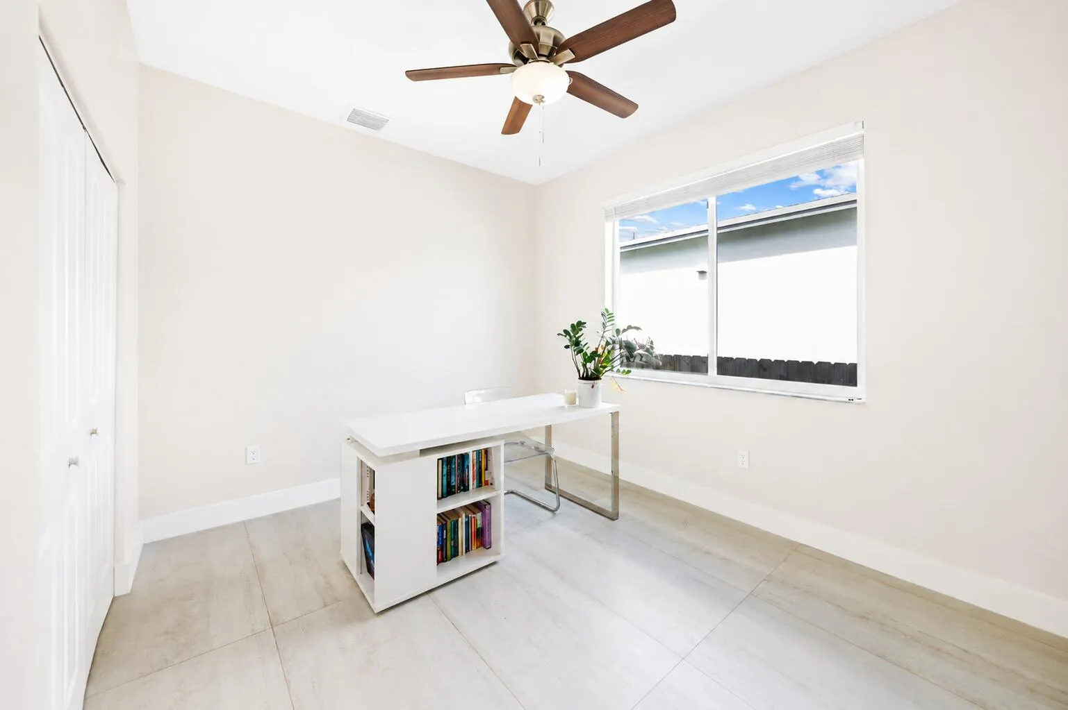 Bedroom / Office
