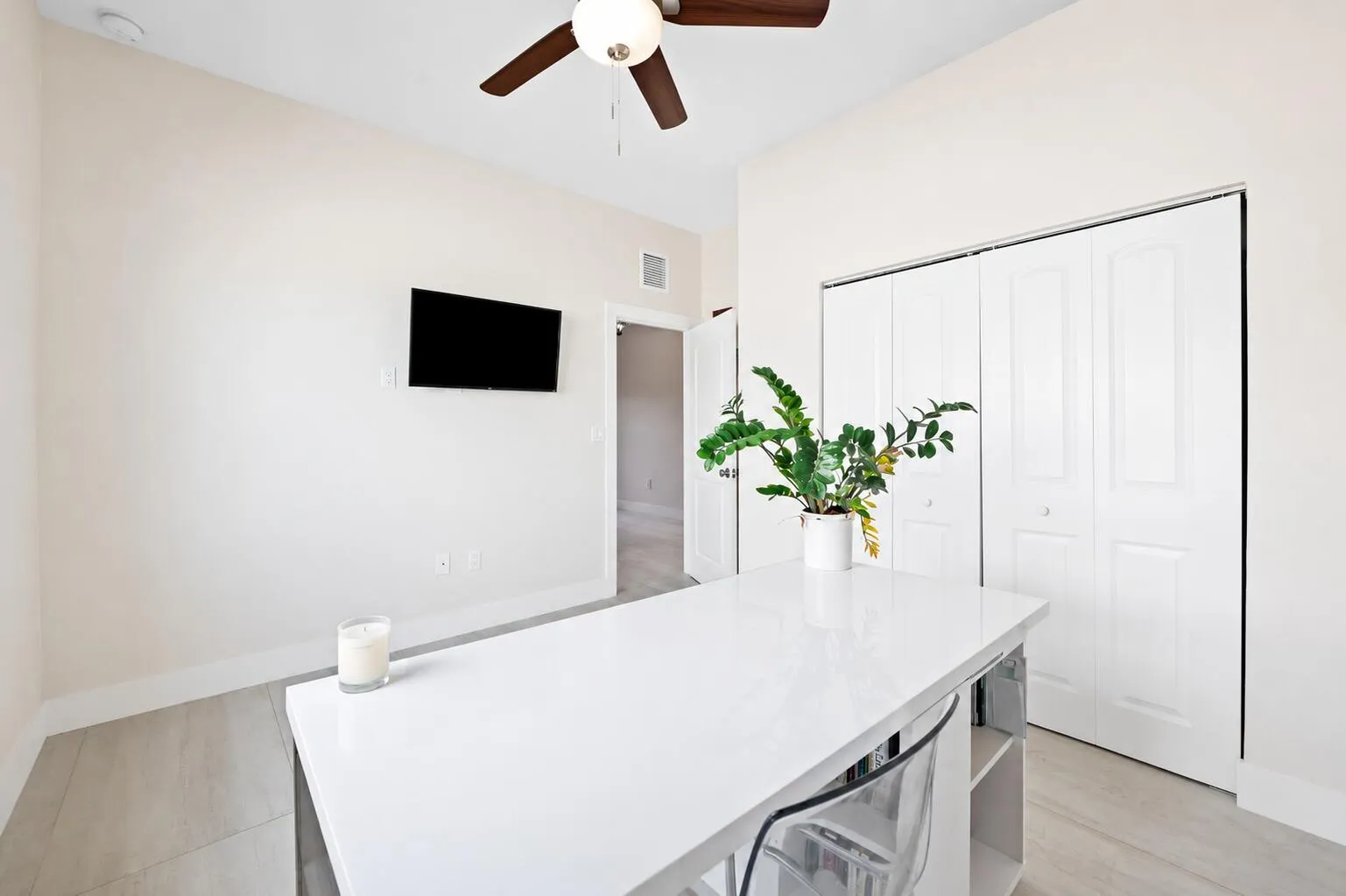 Bedroom / Office