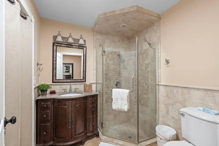 11 - Guest Bathroom (Downstairs)