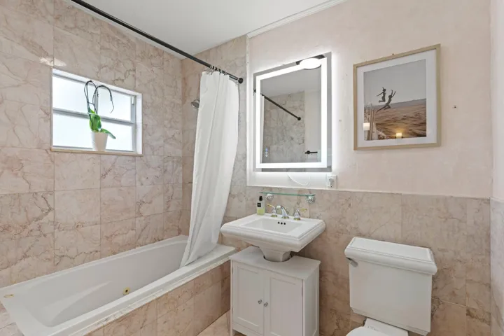 16 - Guest Bathroom (Upstairs)