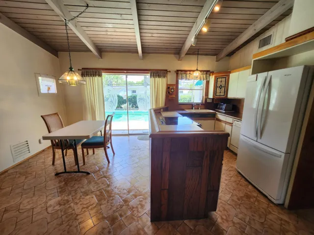Overlooking Pool/Patio!