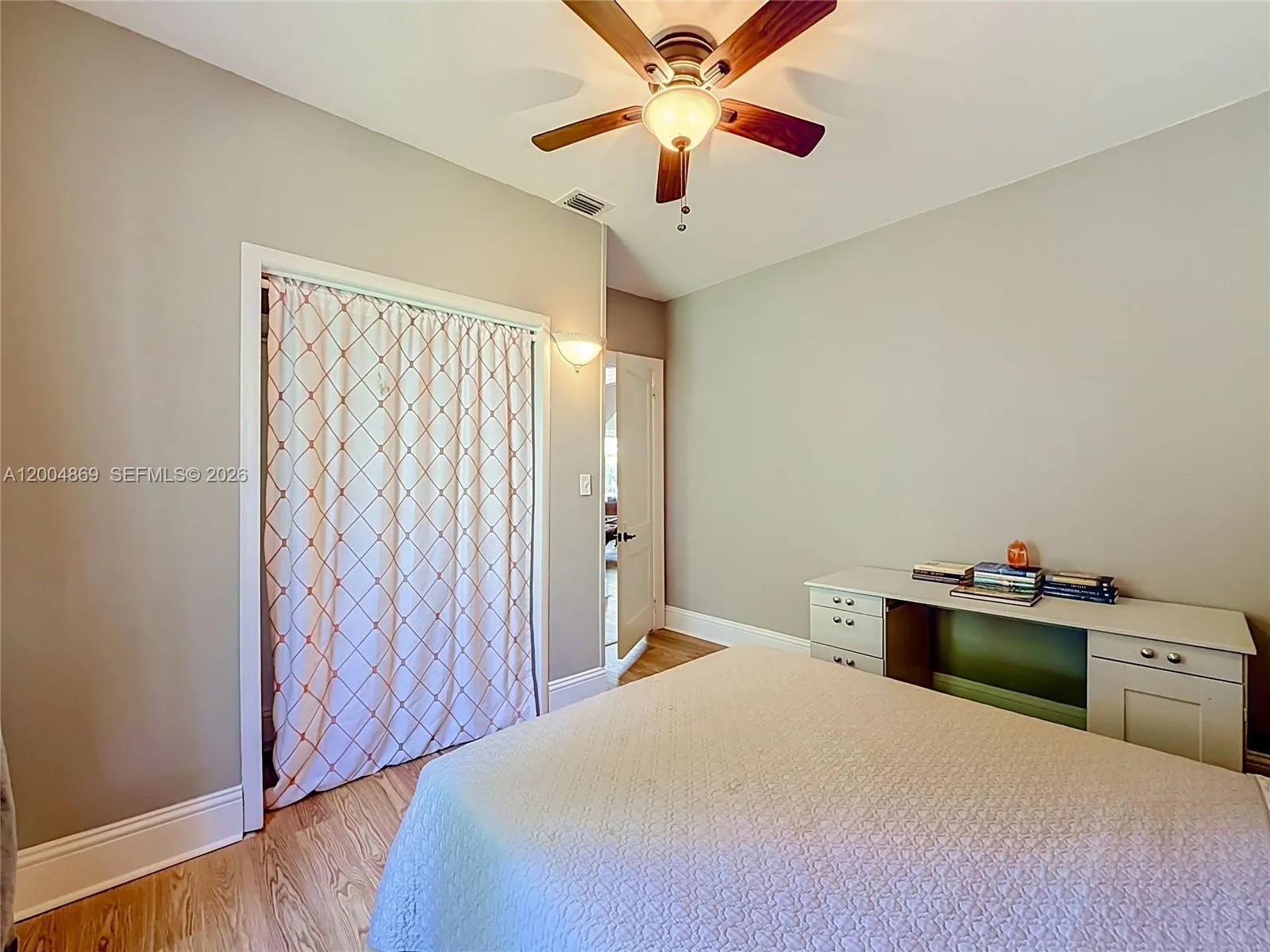 Bedroom 3 (Middle)