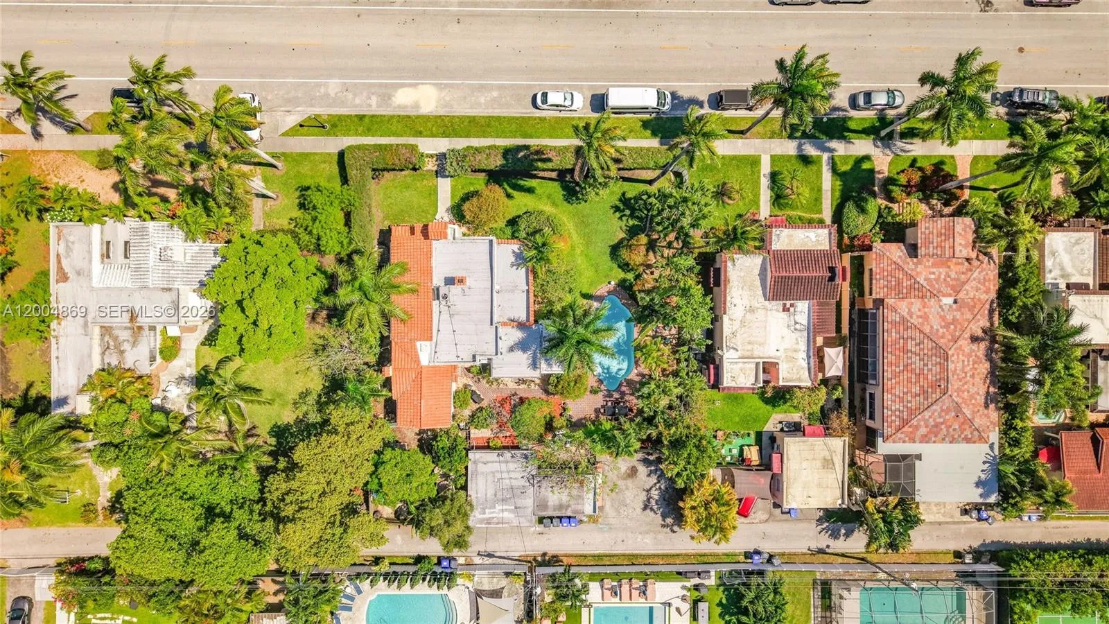 Double Lot: 3/2 Main House, 1/1 Guest House, Pool, Yard, Off-street Parking next to guest house, Boat/RV Parking