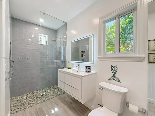 Large shower, frameless glass