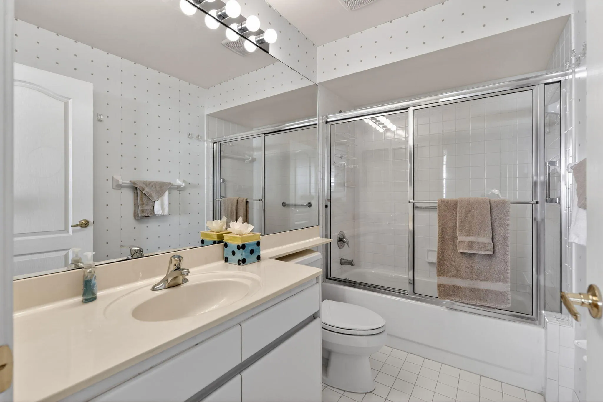 GUEST ROOM BATH