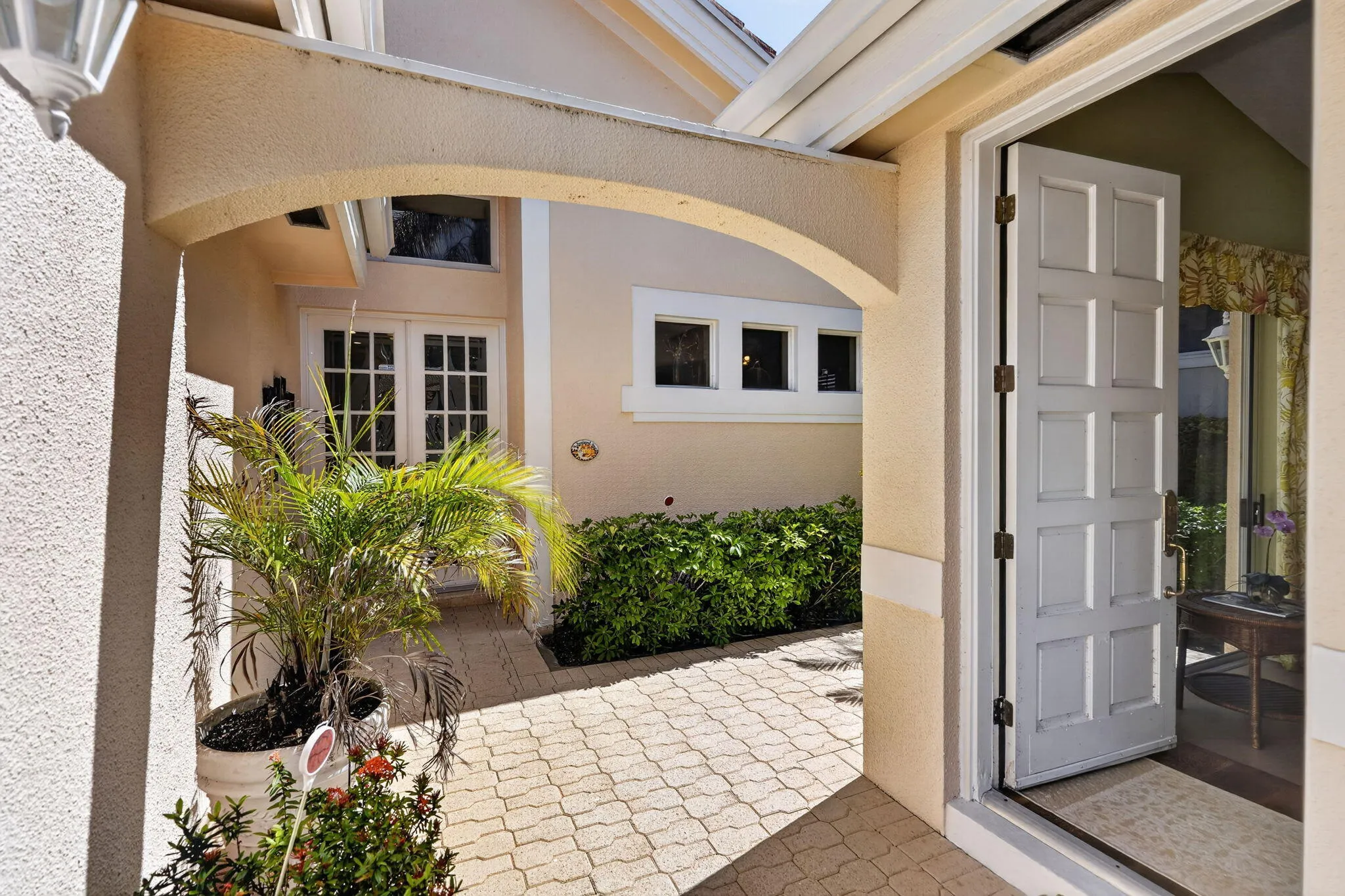 GUEST HOUSE ENTRY