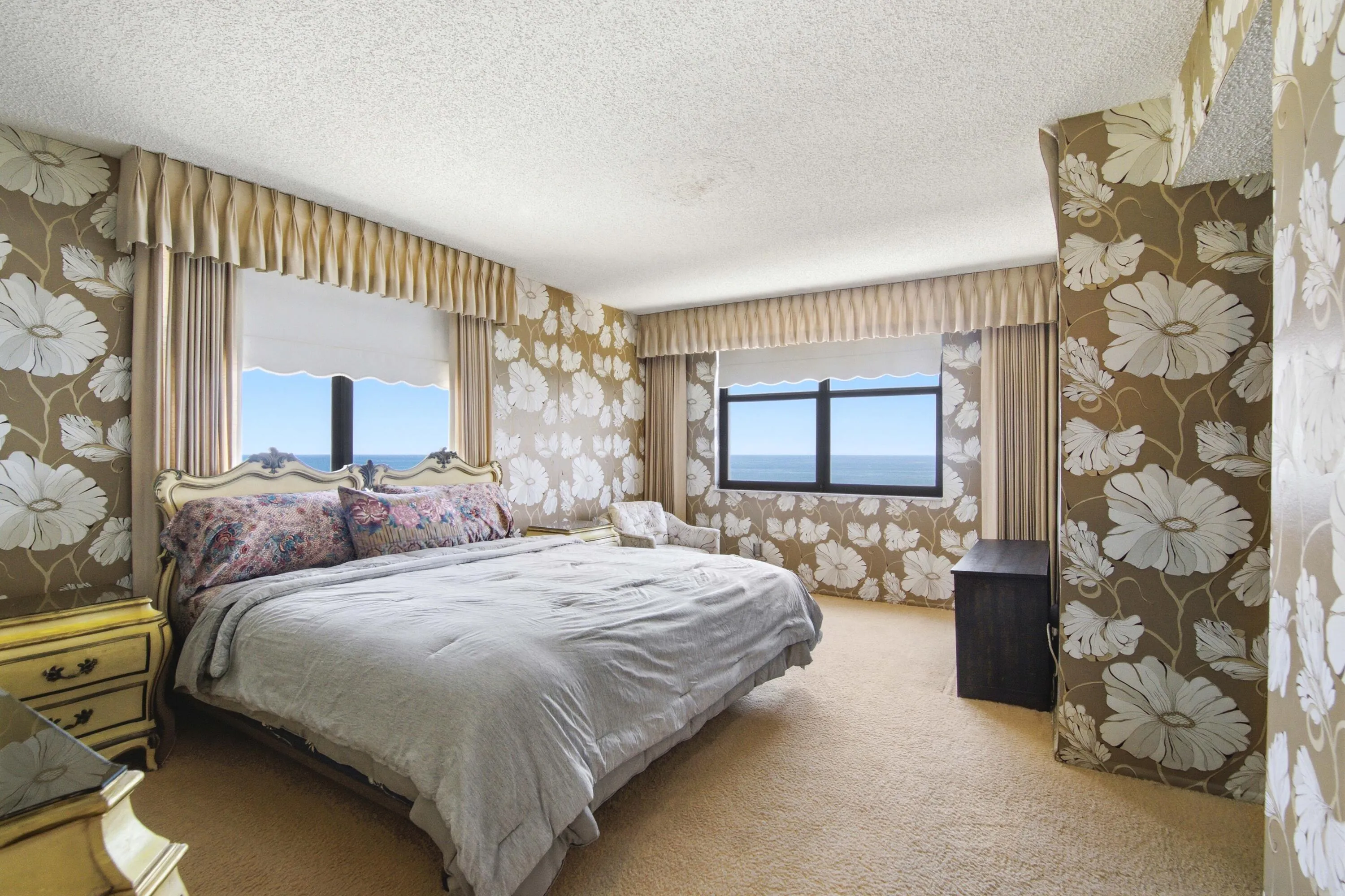2302 S Ocean Dr_011
