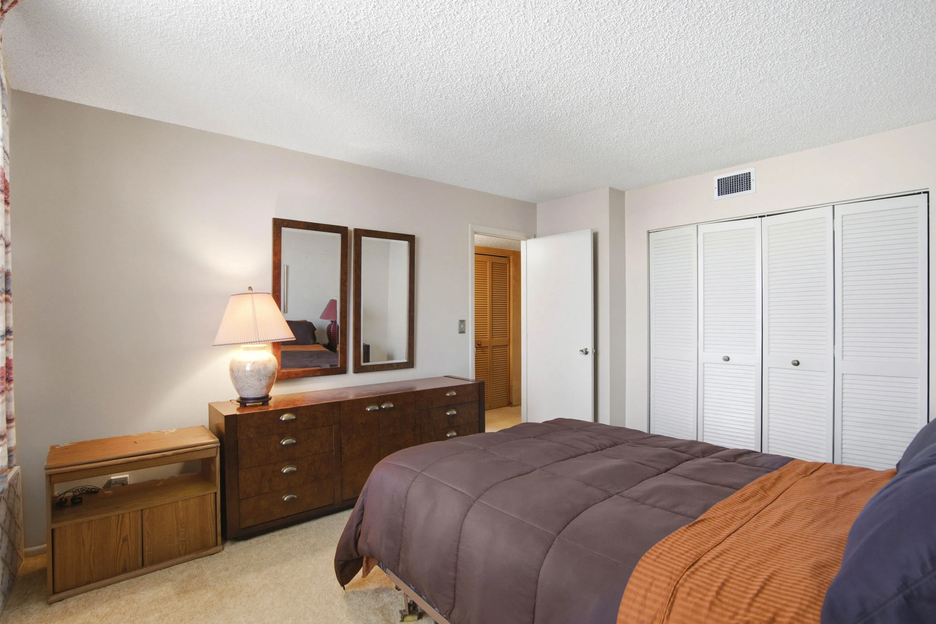 2302 S Ocean Dr_010