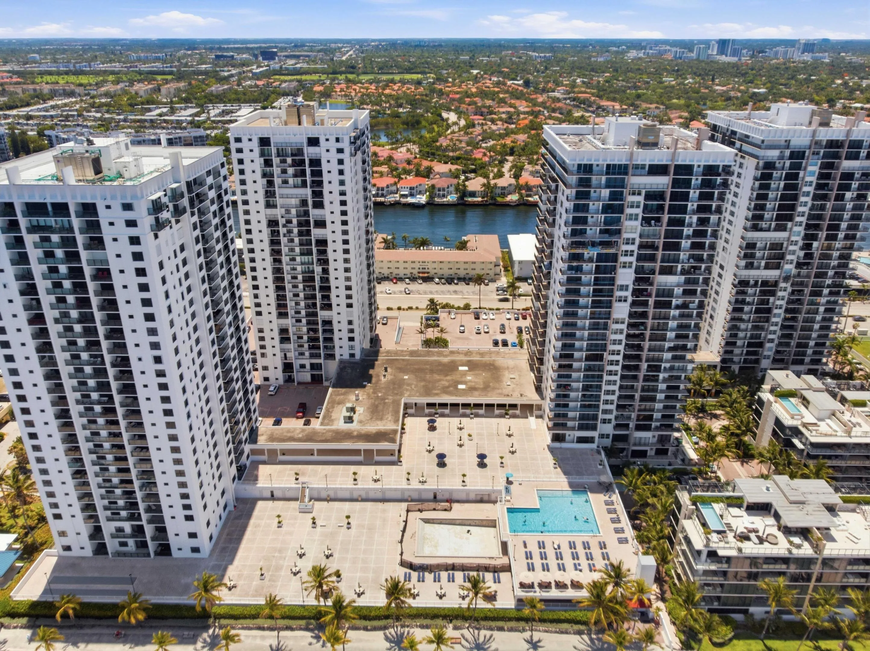 2302 S Ocean Dr_044