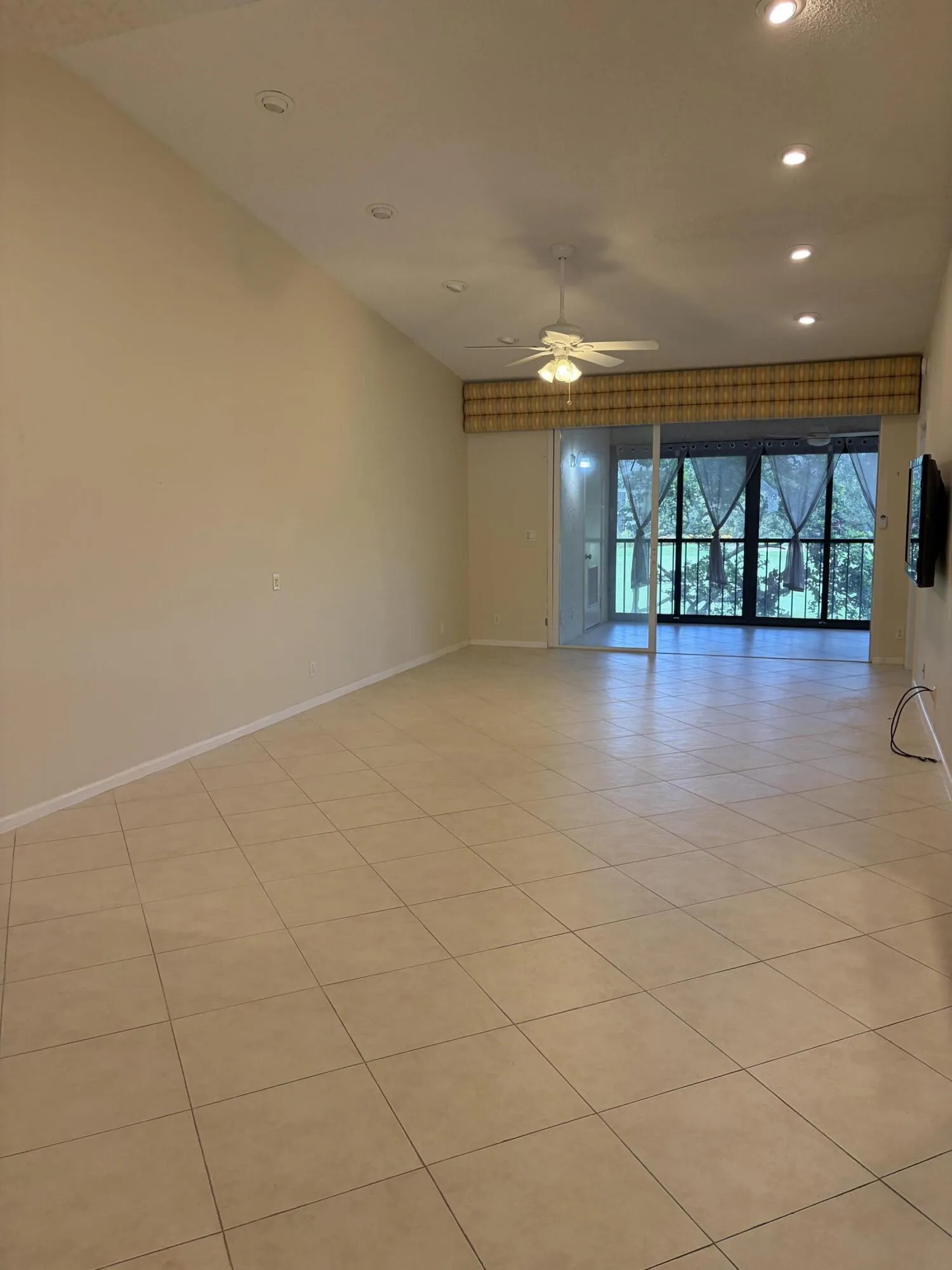 LIVING/DINING