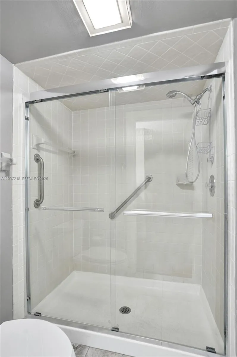 Photo 32