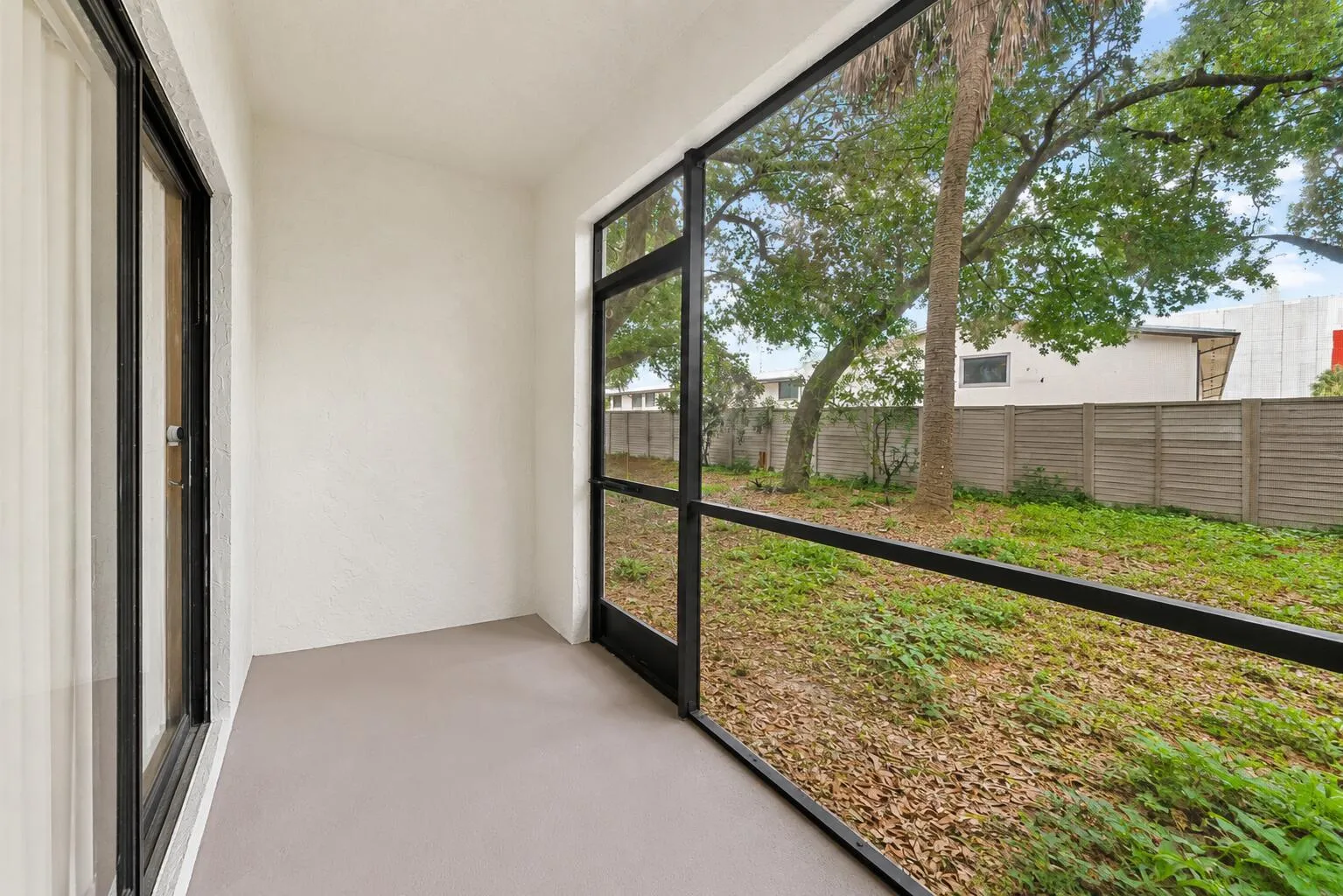 This image is virtually decluttered for purpose of Buyer visualization of the space.