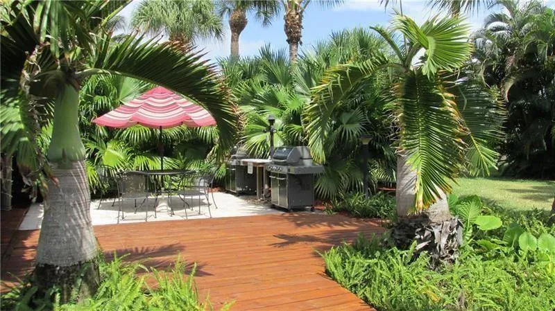 Tiki Hut & Grill's