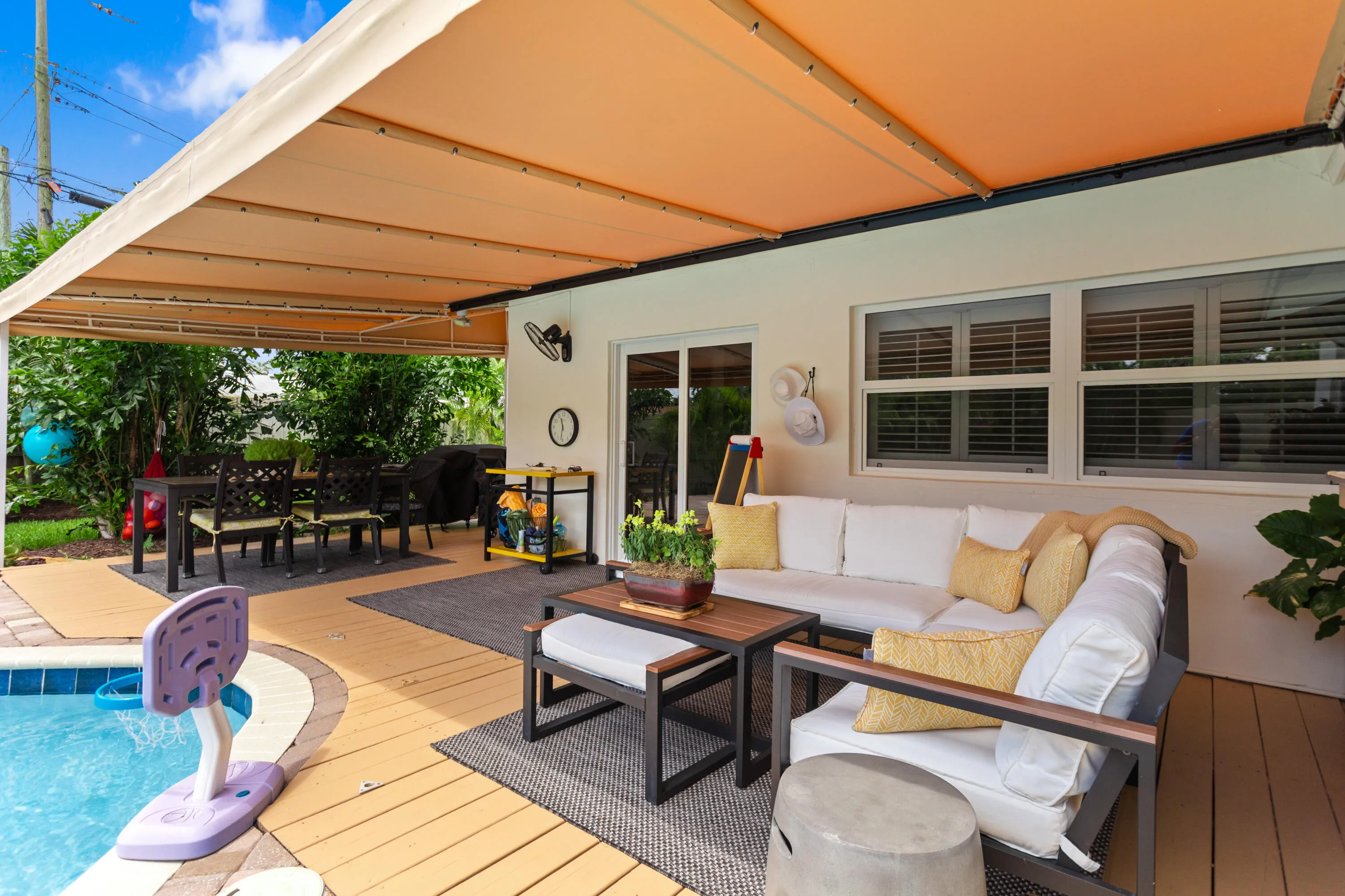 Covered Patio lounging and dining